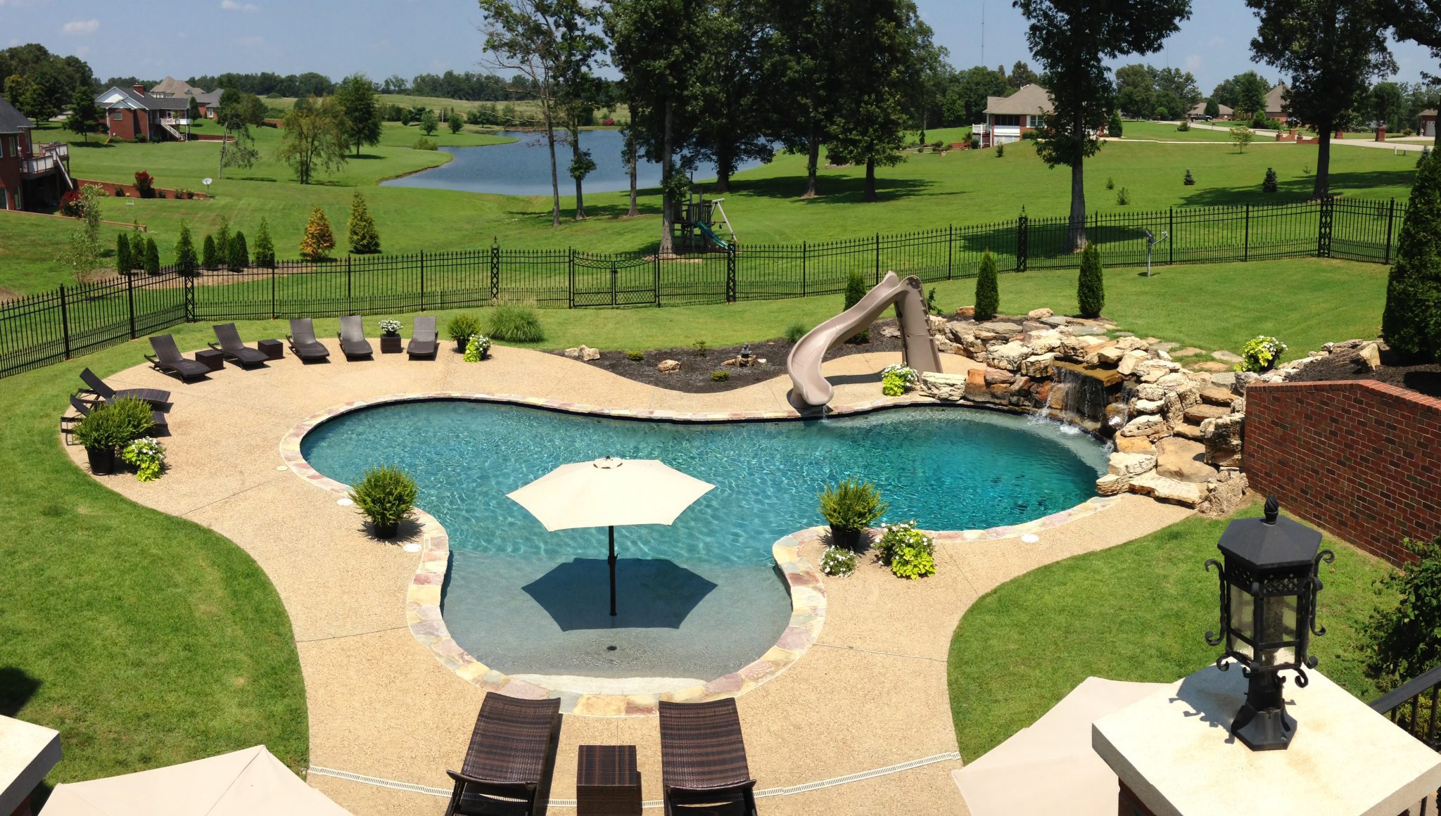 Memphis pools - family pool with slide 