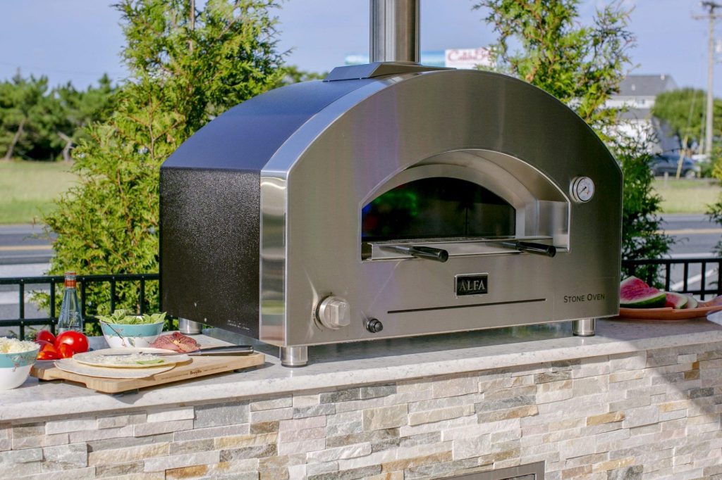 Outdoor pizza oven - Ashton Pools By Design